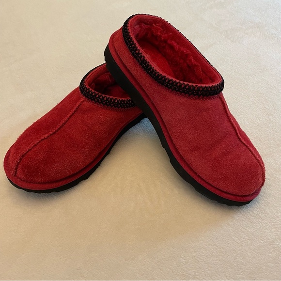 Uggs - size 5 kids (7 Womans) - Picture 5 of 15